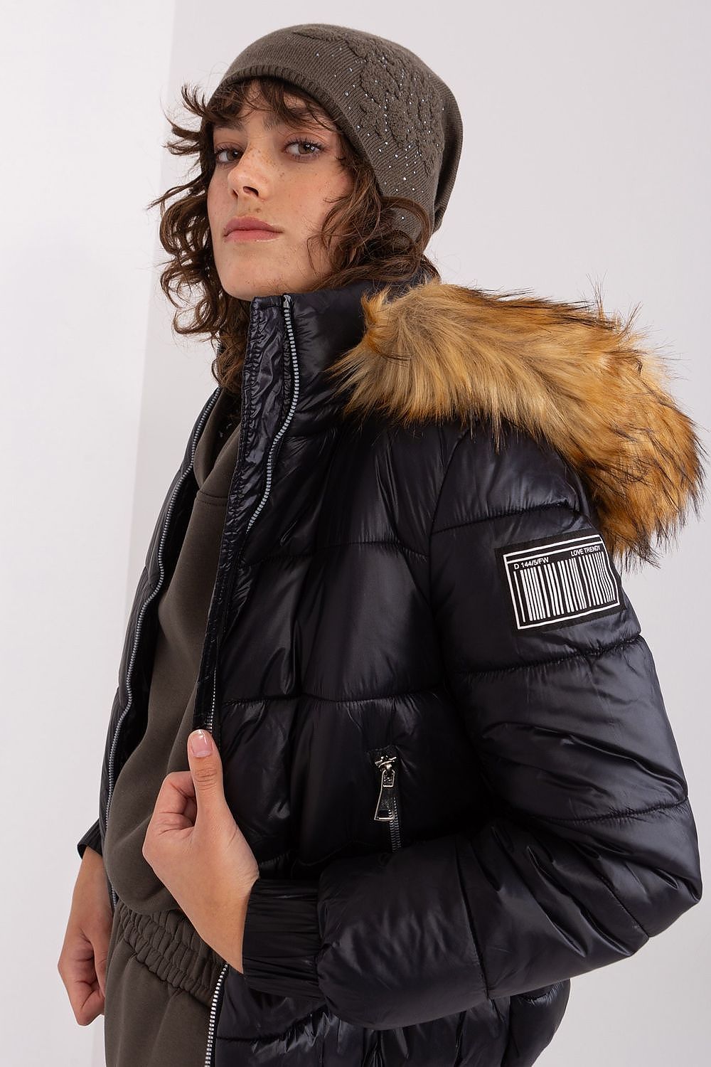 Stylish women's beanie hat from AT featuring a cashmere blend fabric and sparkling rhinestone details for extra warmth and luxury.