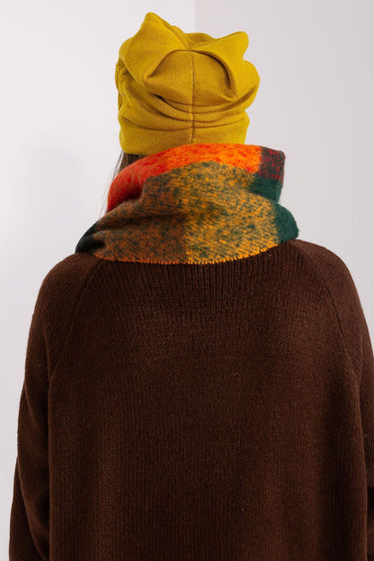 AT luxury women's beanie hat made of cashmere blend, adorned with rhinestones for a chic winter look.