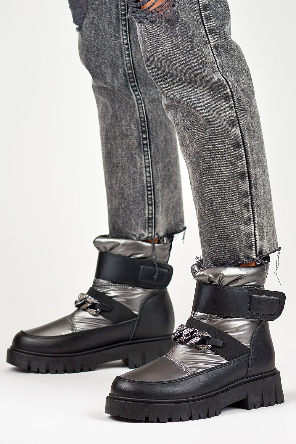 Close-up of Primo Snow Boots with soft eco fur lining and sleek design, perfect for winter fashion.