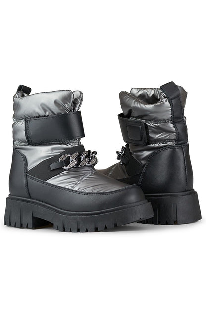Elegant Primo Snow Boots with velcro fastening, combining style and comfort for the modern woman.