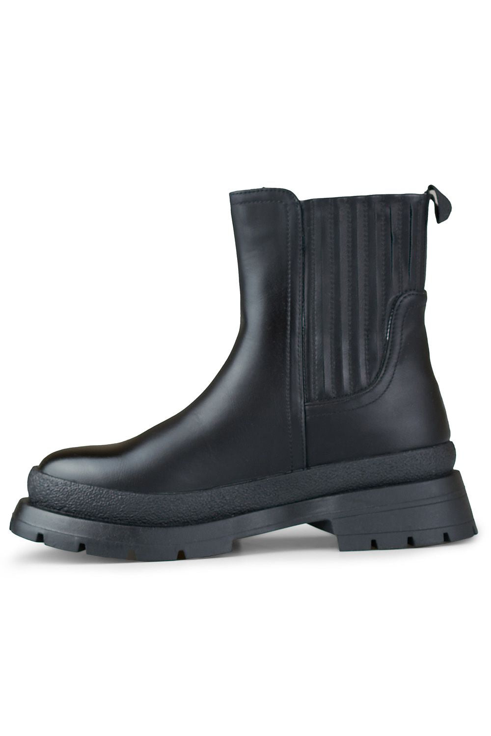 Warm and stylish PRIMO black organic leather boots, designed for versatile wear with skirts or pants, showcasing a chic 15cm height and cosy shoe blanket lining.