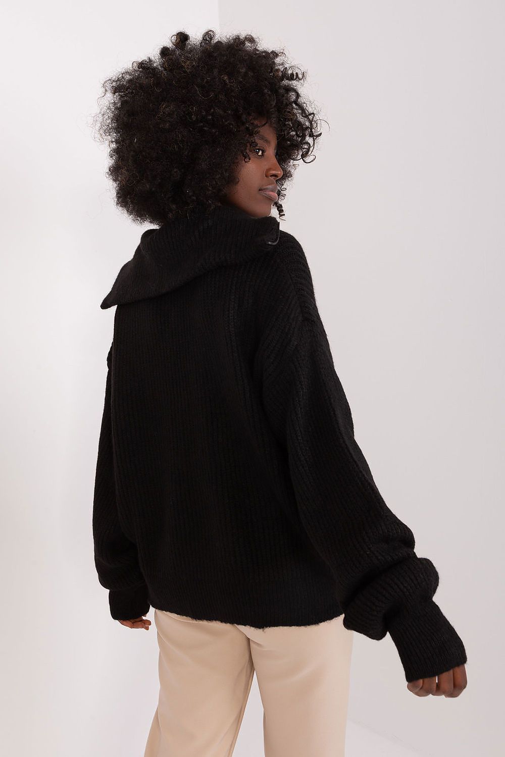 Versatile Badu turtleneck sweater paired with stylish skirt, reflecting perfect blend of comfort and elegant fashion.