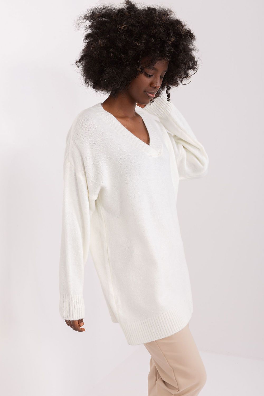 Heart neckline detail of the Badu Classic Jumper, a luxurious acrylic blend sweater for women, exuding elegance and charm.