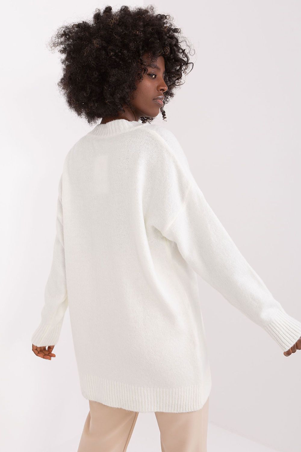 Classic cut of the Badu elegant women's sweater, perfect for modern styling with its chic silhouette and versatile appeal.