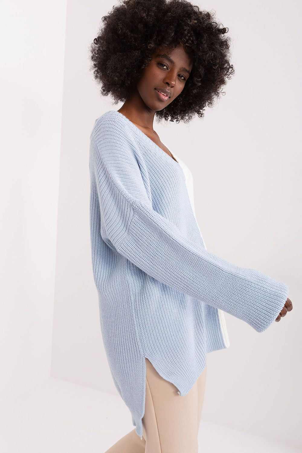 Chic and sophisticated two-tone women's sweater designed by Badu, crafted from quality acrylic wool, showcasing a feminine heart neckline and fashionable side slits.
