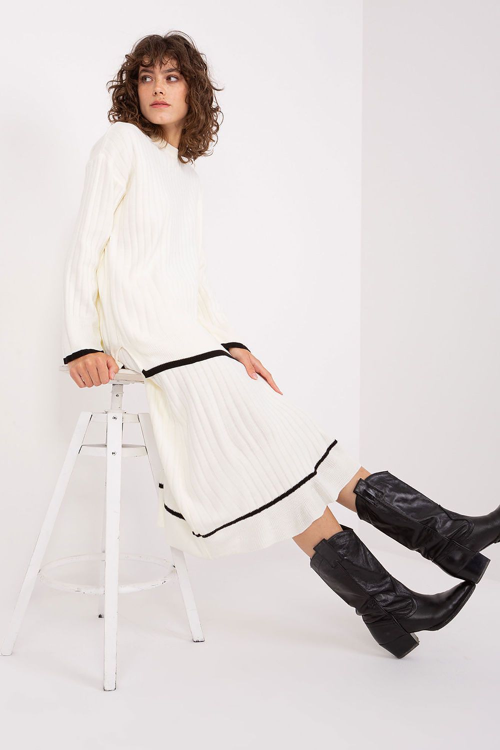 Luxury Badu knitted set featuring contrasting colours, showcasing an elegant sweater with a round neckline and a stylish midi-length skirt.