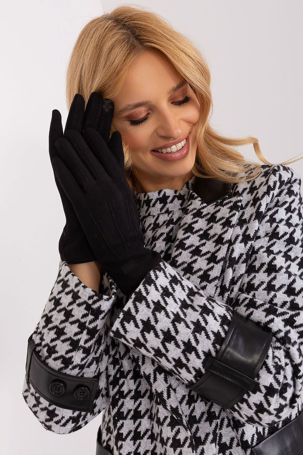 Chic AT women's insulated gloves with intricate flower embroidery for touchscreen usage, merging luxury and convenience.
