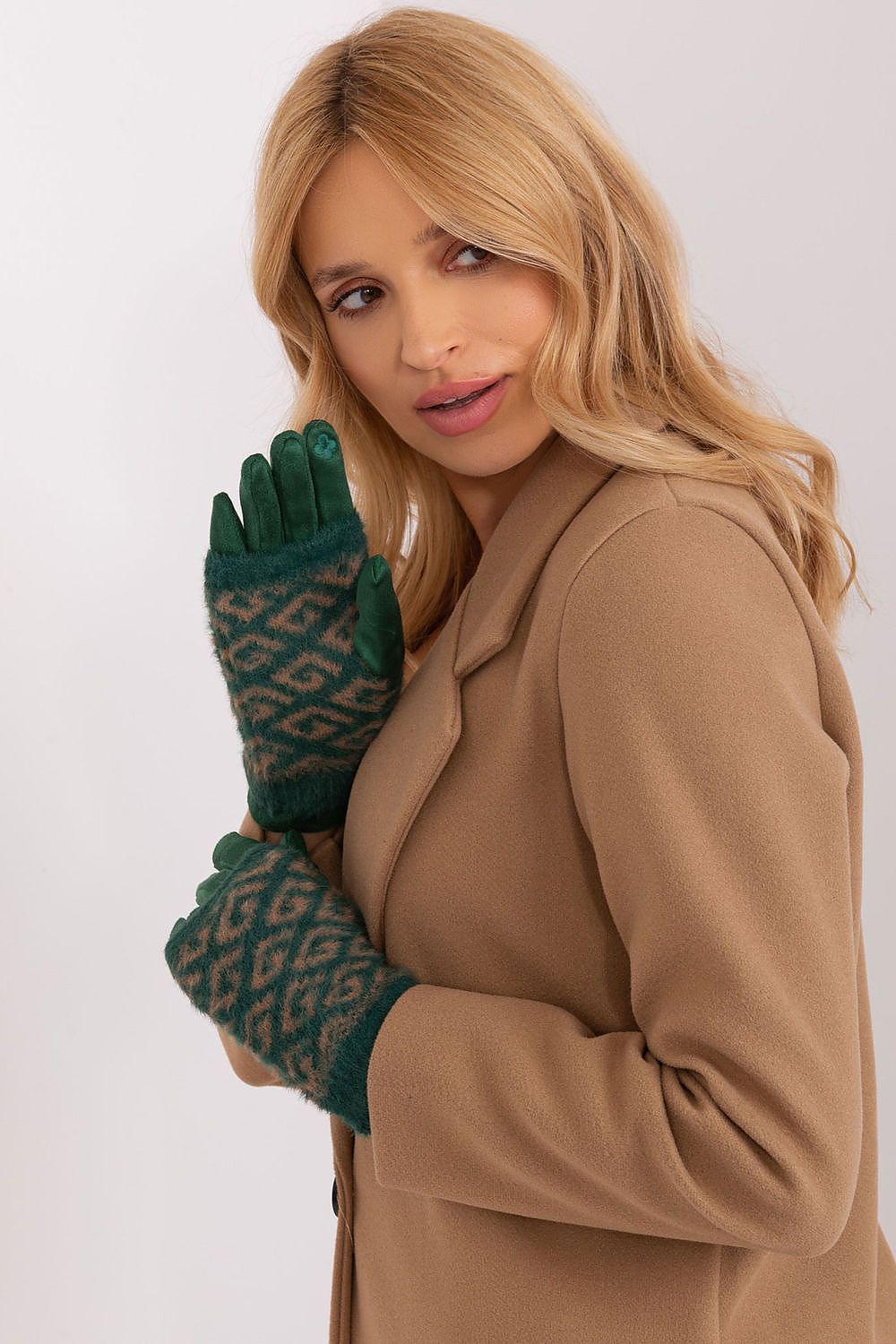 Stylish luxury women's gloves by AT in elegant design, perfect for winter with added warmth and touchscreen functionality.