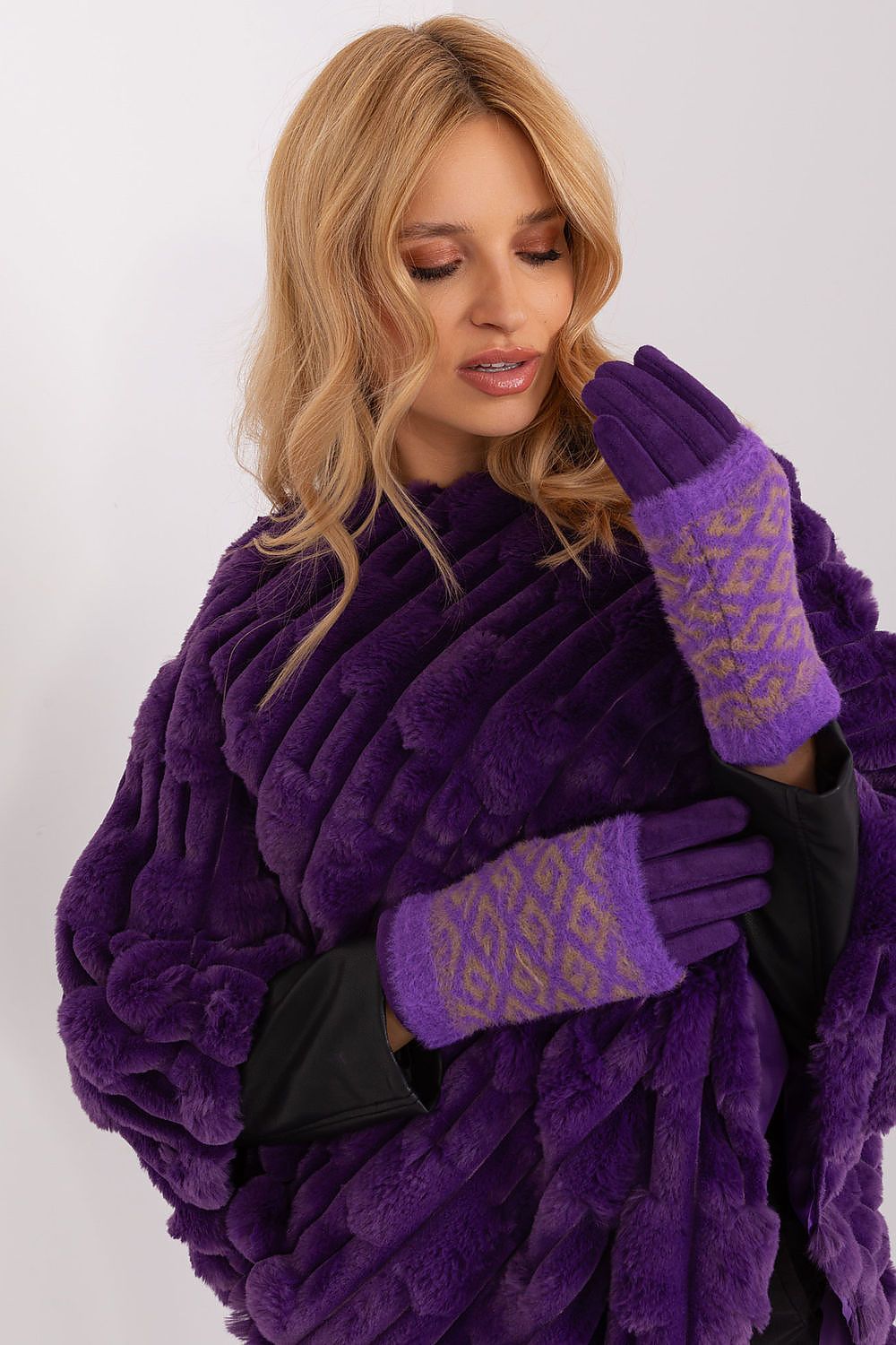 Fashionable women's insulated gloves with a delicate embroidered flower designed by AT, ideal for modern connectivity.