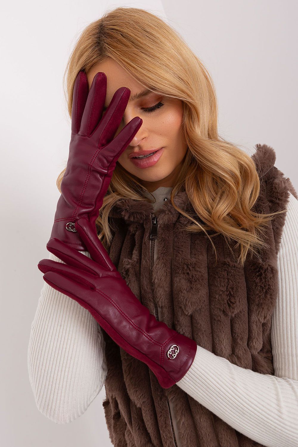 Exquisite AT women's gloves, designed for warmth and elegance with touchscreen compatibility and beautiful floral embroidery.