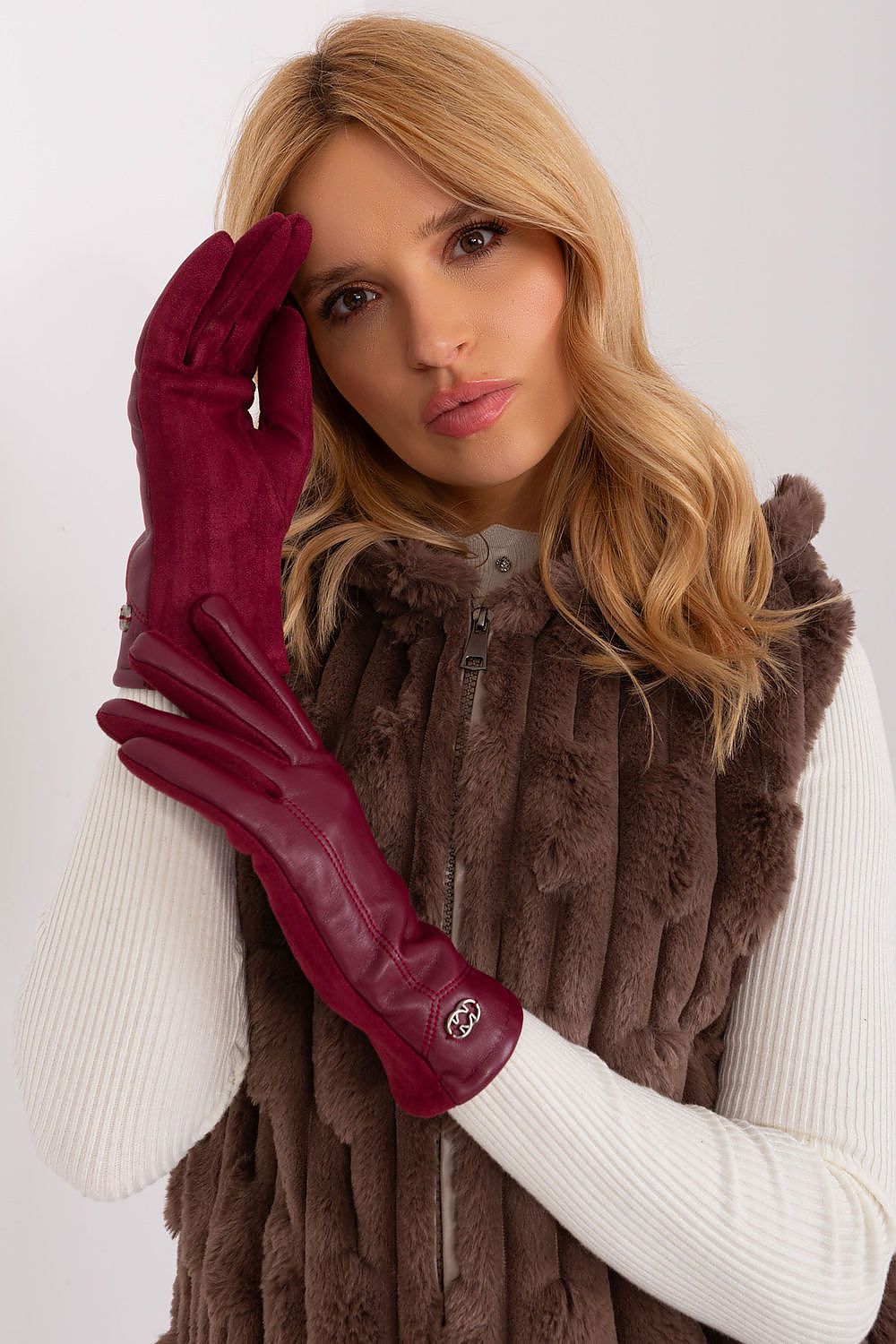Chic and elegant insulated gloves by AT, perfect for winter, highlighting luxurious materials and stunning embroidered flower detail.