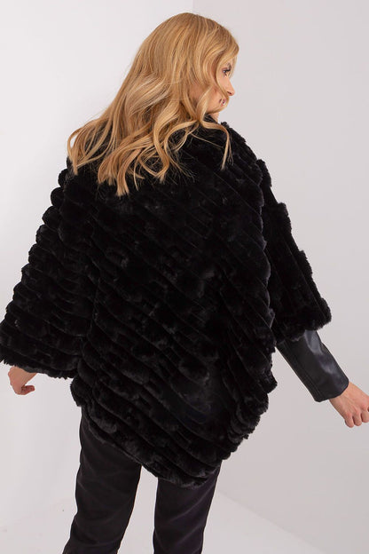 Stylish poncho by AT made from 100% polyester, ideal for casual outings and everyday elegance.