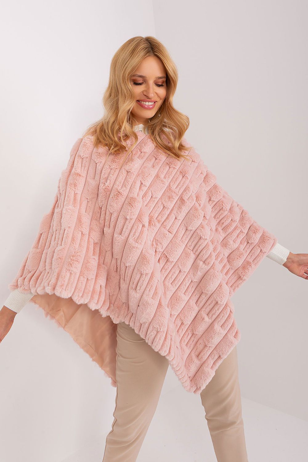 Elegant and versatile poncho by AT, designed for a stylish casual aesthetic, suitable for various occasions.