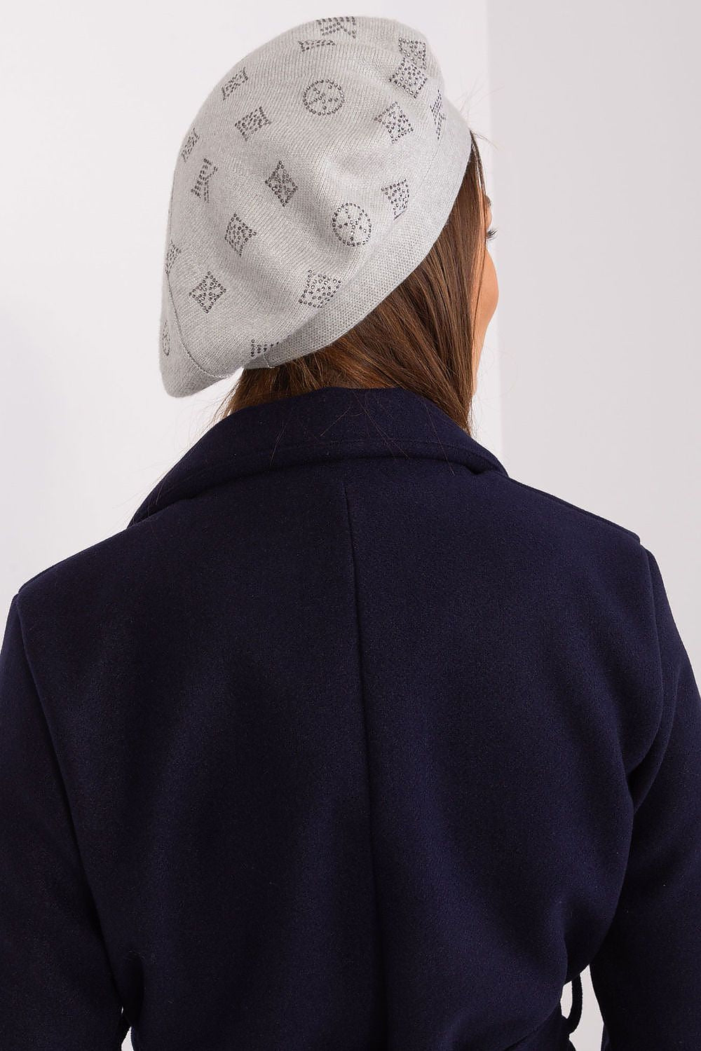 Elegant knitted beret with rhinestone details, designed by AT, made of 50% acrylic, 30% cotton, and 20% cashmere for a luxurious feel.