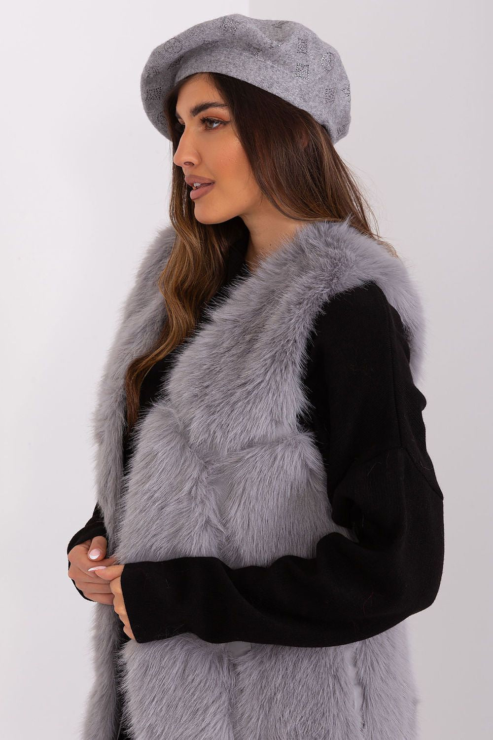 Sophisticated knitted beret by AT embellished with rhinestones, crafted from a blend of 50% acrylic, 30% cotton, and 20% cashmere.