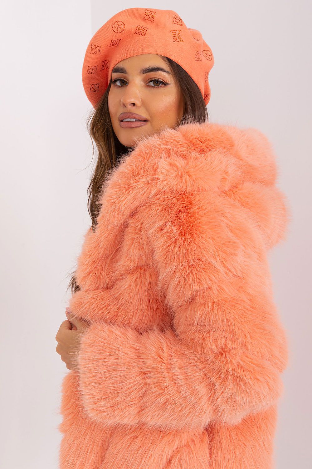 Stylish knitted beret with stunning rhinestone details from AT, made of a plush blend of 50% acrylic, 30% cotton, and 20% cashmere.