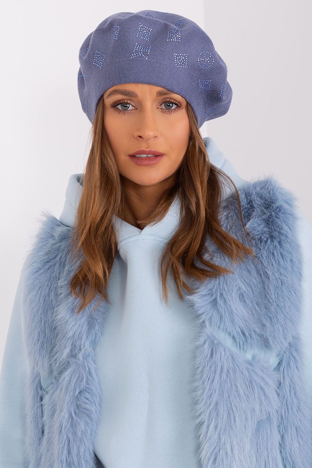 AT luxury acrylic cotton cashmere knitted beret featuring stunning rhinestone details, ideal for stylish winter fashion.