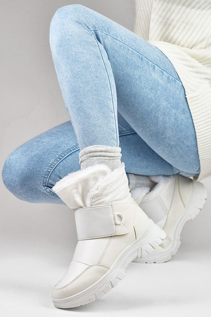 Luxury PRIMO White Snow Boots with Velcro closure, ideal for stylish protection against cold weather.