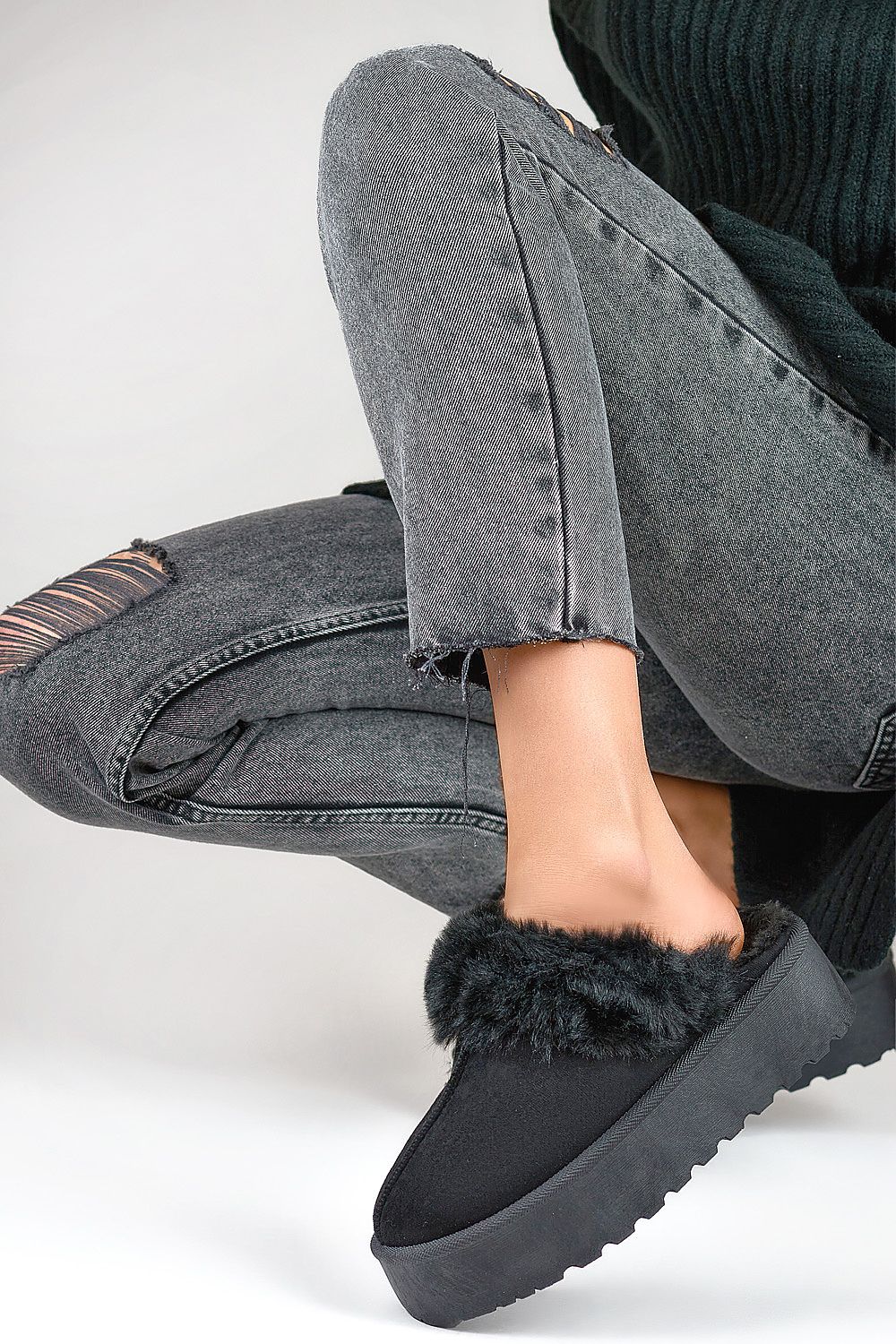 Luxurious eco-suede women's slippers with fur lining by PRIMO, featuring a stylish rounded nose and a 4.5cm rubber platform.
