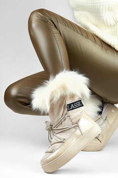 Close-up of PRIMO snow boots with a massive platform and decorative printed ribbon, combining comfort and sophistication for the winter season.