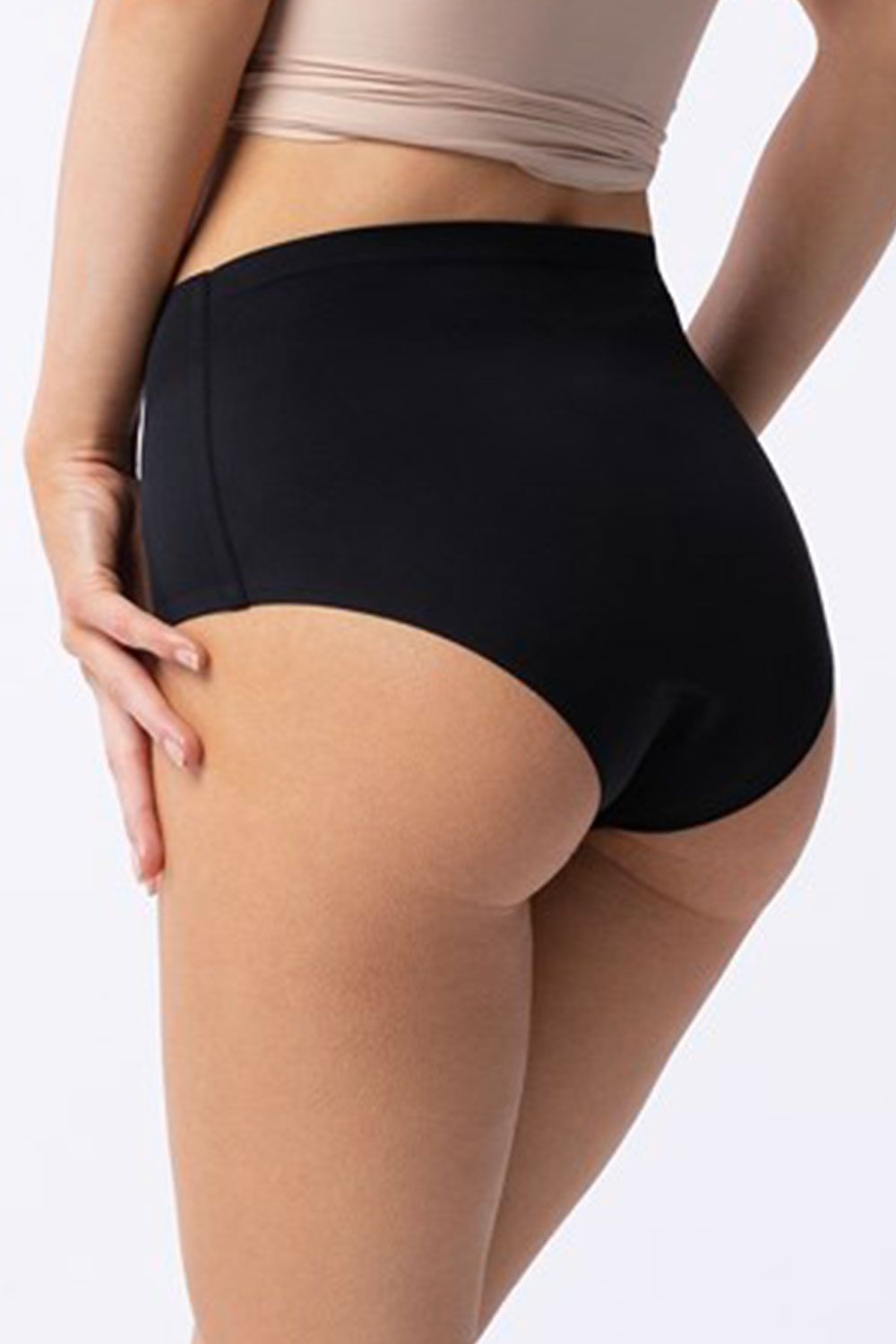Julimex Amber Maxi high-waisted panties in luxurious fabrics, designed for ultimate comfort and a smoothing effect.
