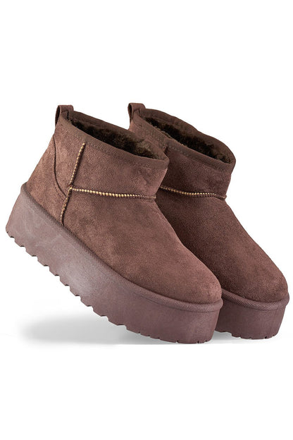 Elegant snow boots for women by PRIMO, crafted with imitation leather and designed for ultimate comfort in winter.