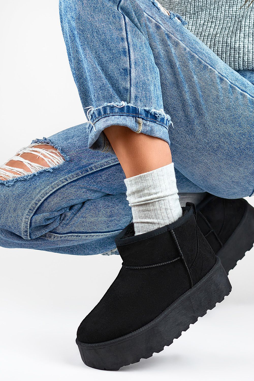 Luxurious PRIMO women's snow boots featuring eco-friendly fur lining and a thick insulated sole, perfect for cold weather styles.