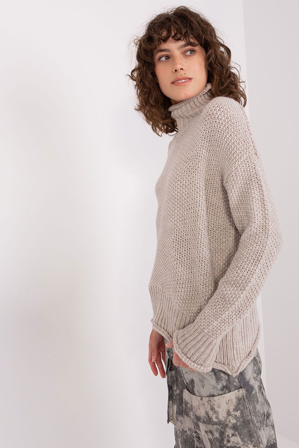 Elegant women's turtleneck sweater by Badu, showcasing a classic design in soft acrylic and wool blend, perfect for chic everyday wear.
