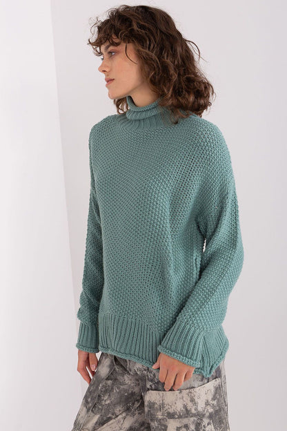Badu women's turtleneck sweater featuring an elegant design, perfect for cold weather and enhancing a stylish wardrobe.
