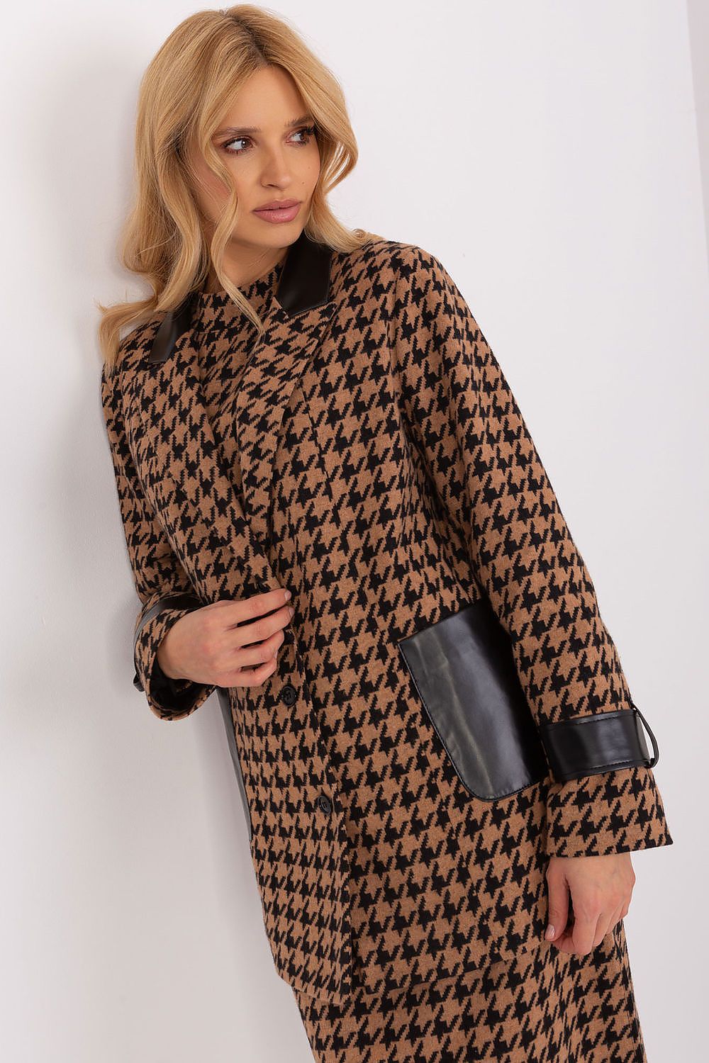 The sophisticated interior of the Lakerta Women's Eco Leather Trim Jacket, featuring a lined collar and high-quality peplite fabric.