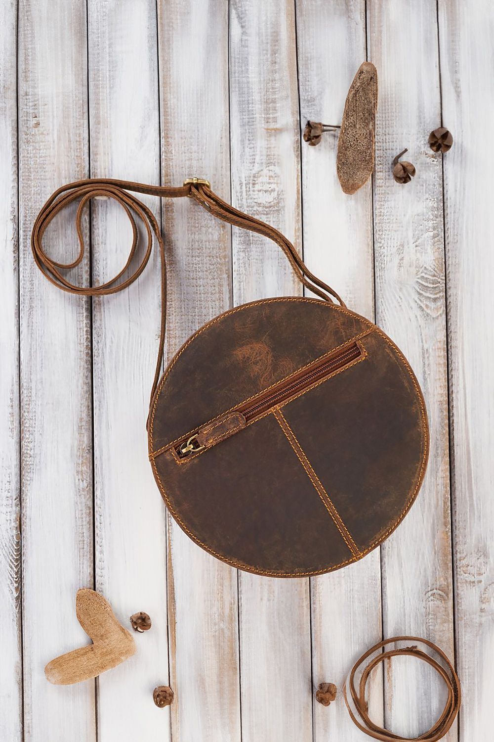 Galanter Vintage Style women's handbag in aged natural leather, showcasing its intricate design and luxurious appeal.