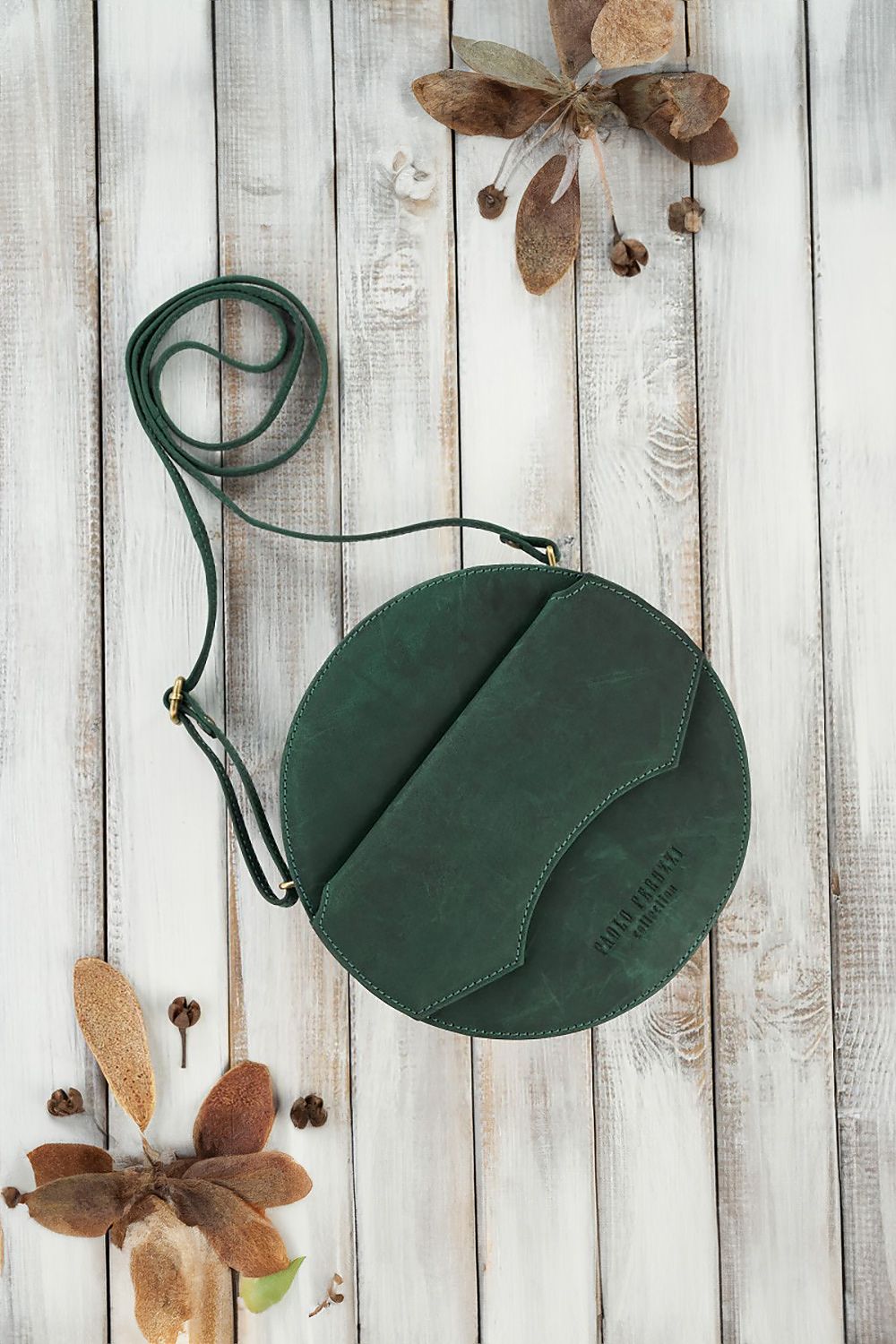 Elegant Galanter handbag displayed against a neutral background, emphasizing its sleek design and vintage charm.