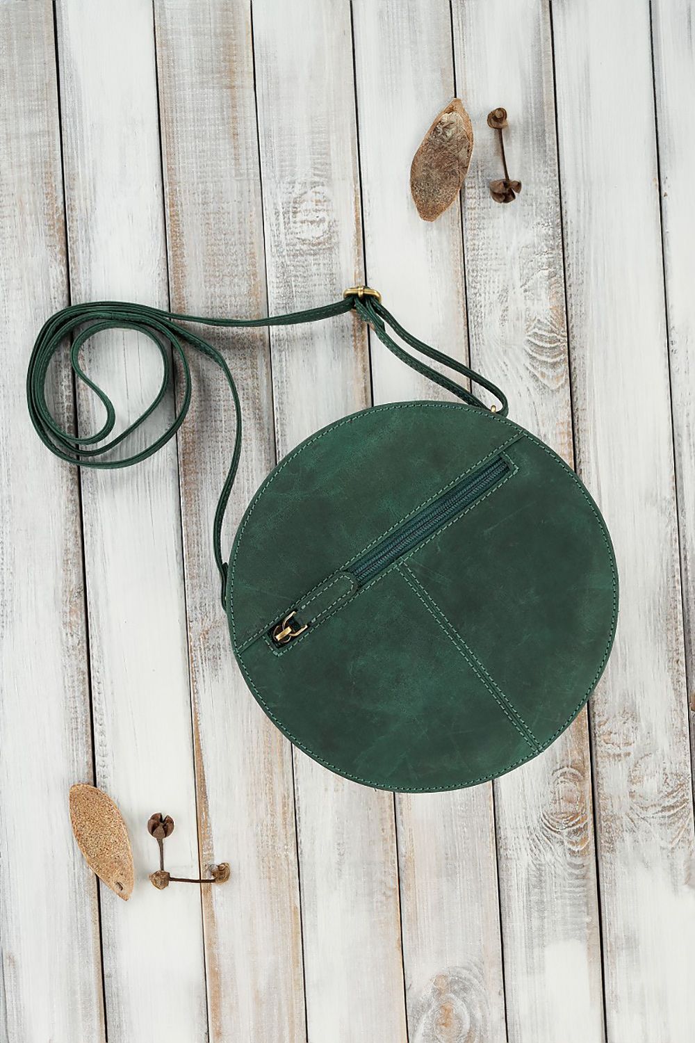 Galanter luxurious 22cm shoulder bag featuring a zippered main compartment and stylish front pocket, ideal for modern women.