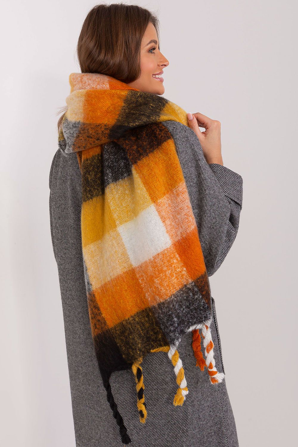 Stylish 200 cm Colourful Plaid Scarf with delicate tassels, made by AT, ideal for adding warmth and flair to any outfit.