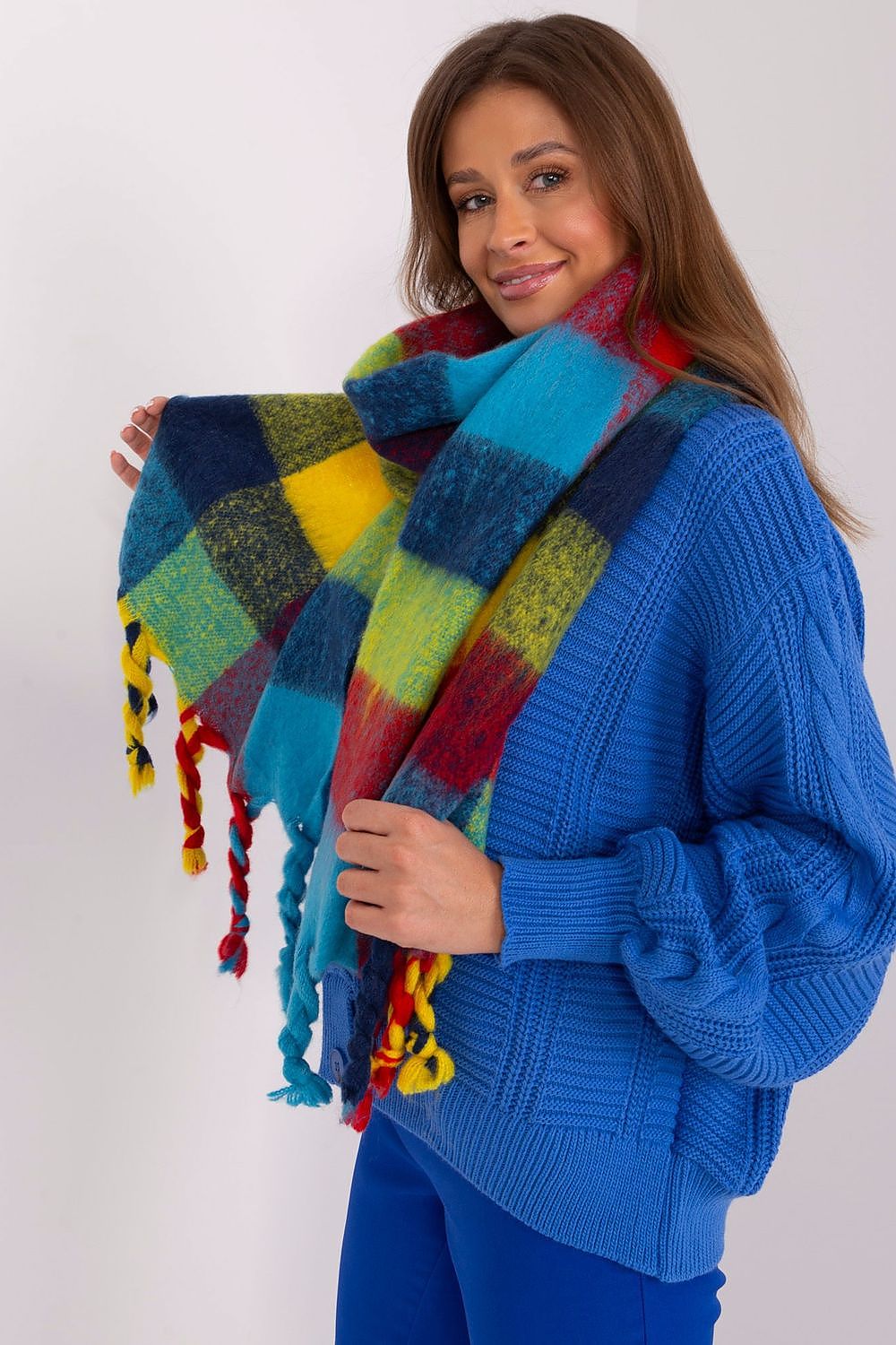 AT’s fashionable colourful plaid scarf displayed elegantly, showcasing its long length of 200 cm, perfect for versatile styling in colder months.