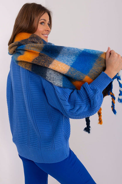 Stylish long plaid scarf with tassels by AT, ideal for layering in fall and winter, measuring 200 cm for versatile wear.