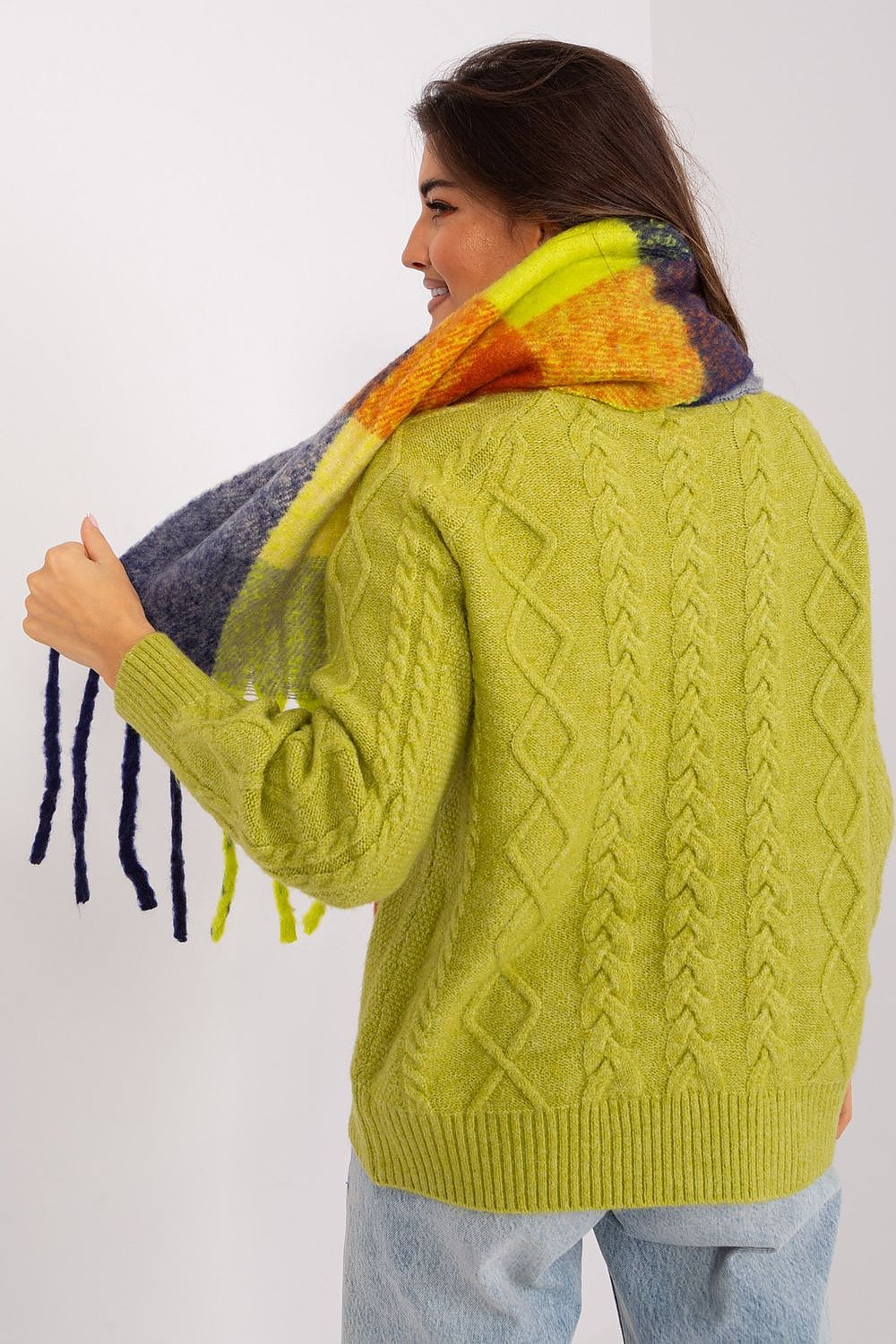 AT High-quality 180 cm colourful scarf made of durable polyester, perfect for adding warmth and style.