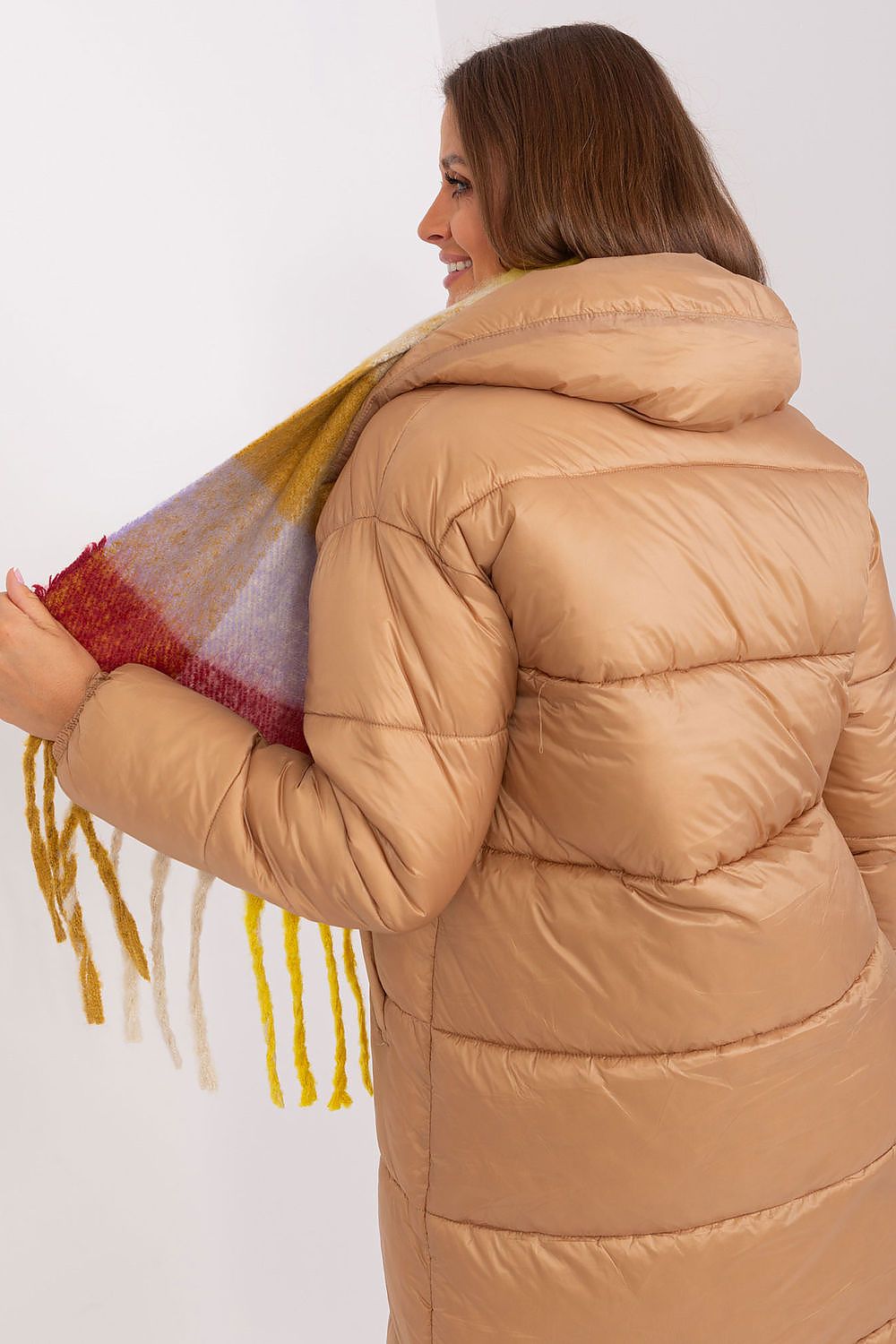 Stylish 180 cm polyester wrap scarf with vibrant colours and tassels, designed by AT for colder seasons.