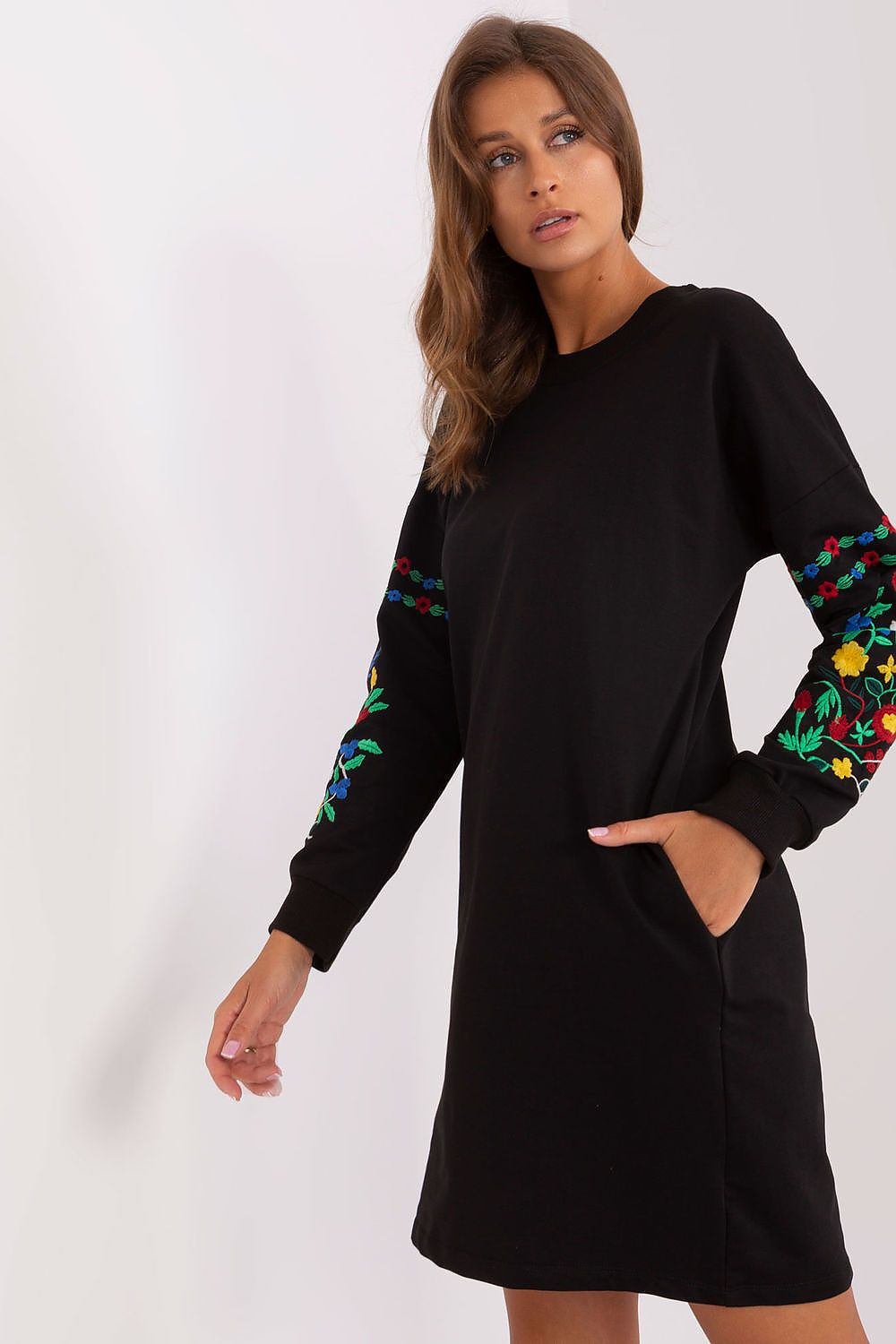 Chic sweatshirt dress in rich emerald green by Rue Paris, designed with stylish embroidered details and convenient side pockets.
