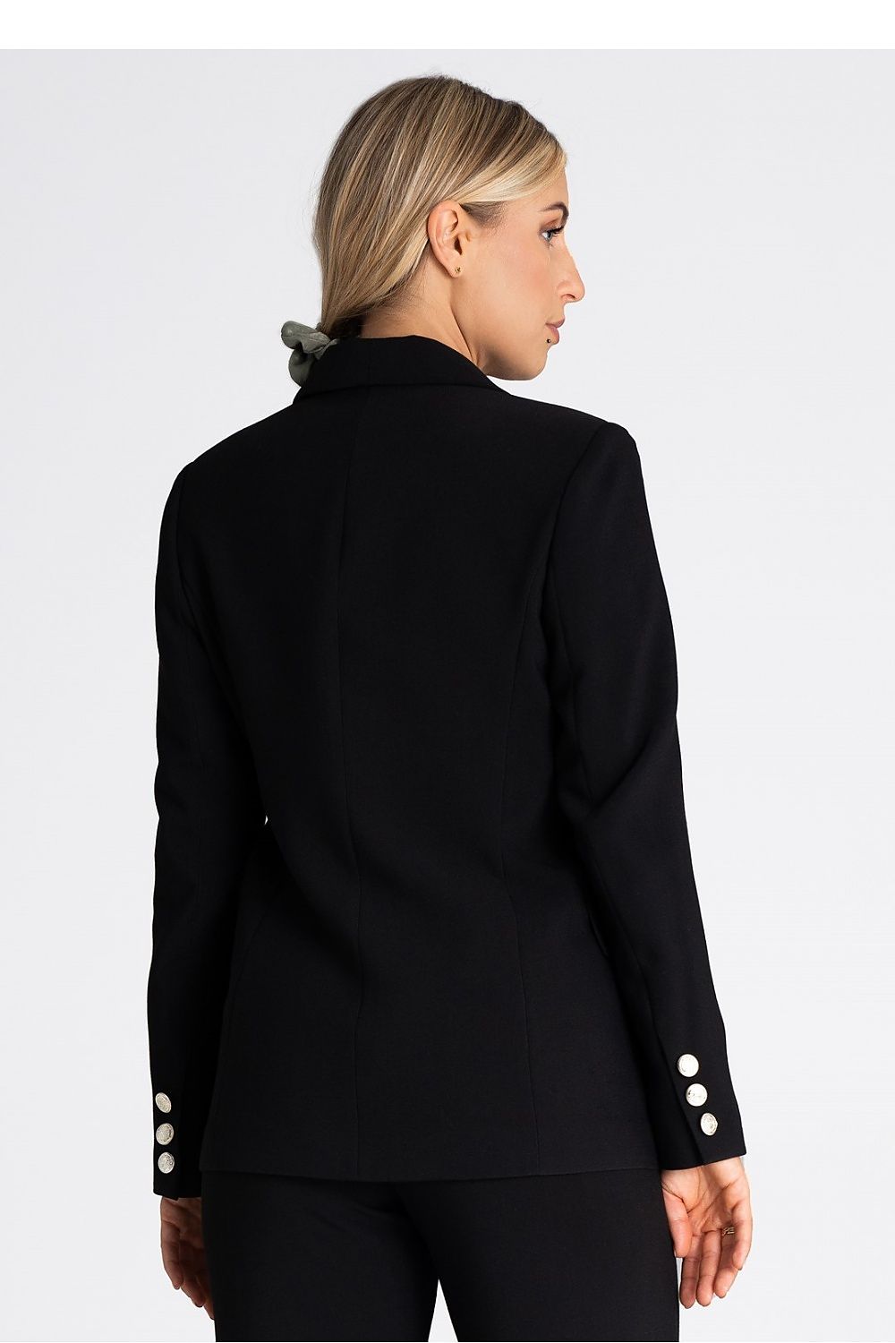 Refined Figl jacket showcasing luxurious fabric blend and tailored silhouette for an upscale look.