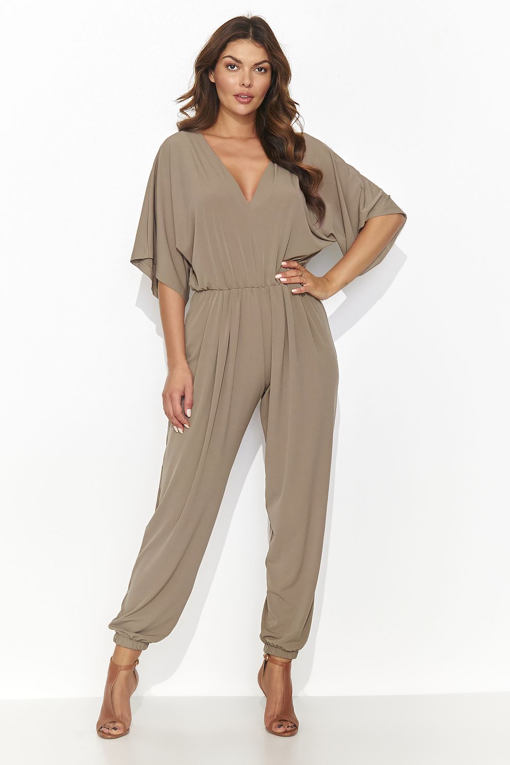Elegant women's jumpsuit with heart-shaped neckline in fashion-forward nude colour by Numinou, showcasing sophistication and style.