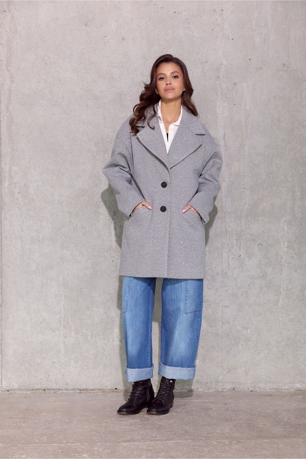 Back view of the Roco Fashion Betty short coat highlighting its elegant silhouette and exceptional warmth, ideal for stylish layering.