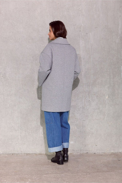 Elegant Roco Fashion Betty Short Coat featuring a wide cut and lowered shoulder line, perfect for adding timeless sophistication to your wardrobe.