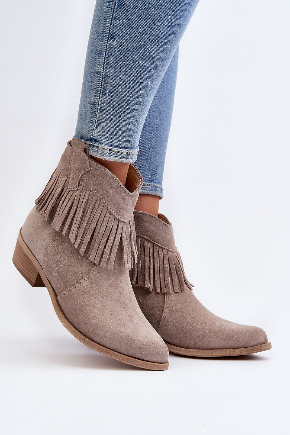 Elegant women's leather heel boots by Step in Style featuring a stylish zipper and tassel decoration. Designed with 4.5cm stiletto heels, these boots complement any spring outfit with sophistication.