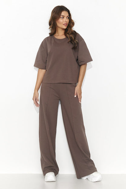 Wide-leg pants included in the elegant women's tracksuit set by Numinou, showcasing modern full-length stitching for a chic look.