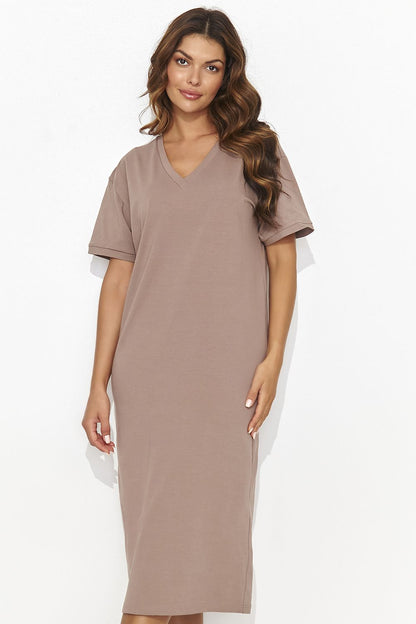 Elegant Numinou casual knitted dress featuring a heart neckline and back slit, perfect for stylish everyday wear.
