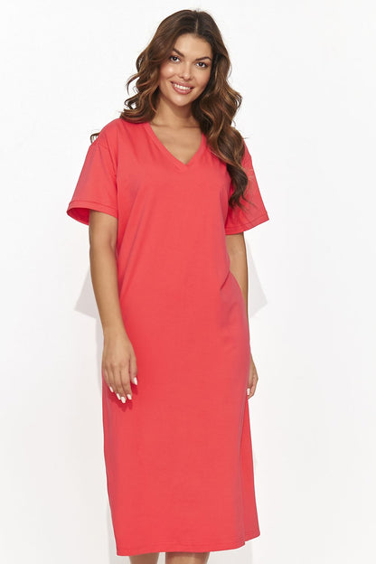 Display of the Numinou knitted dress in various sizes on a mannequin, highlighting its flattering fit and elegant design.