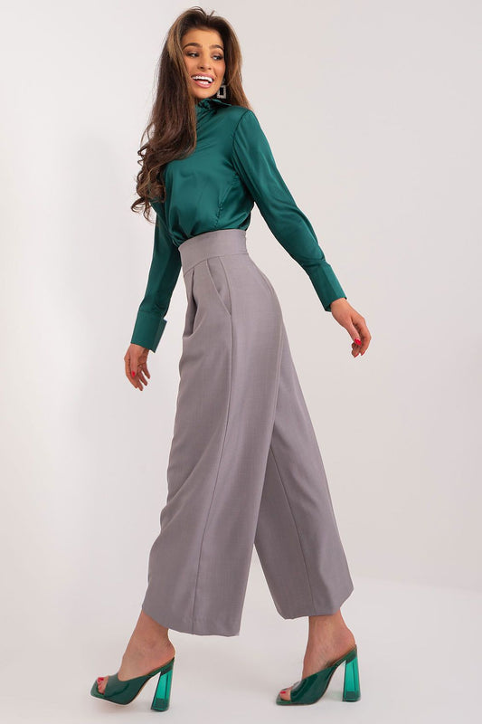 Luxurious close-up of Italy Moda women's culotte pants showcasing smooth fabric and classic design, ideal for versatile styling.