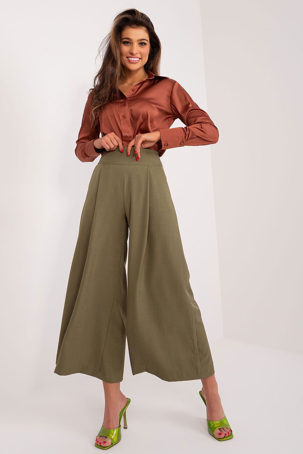 Elegant high rise women's culotte pants by Italy Moda featuring wide legs and a timeless design, perfect for a sophisticated look.