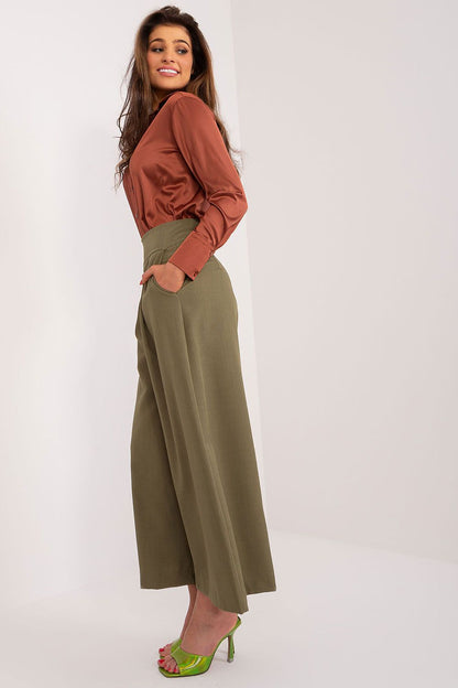 Italy Moda's luxurious women's culotte pants showcasing a smooth, classic pattern ideal for various occasions.